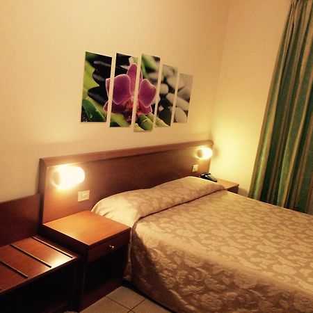 Hotel Paradiso Милано Екстериор снимка