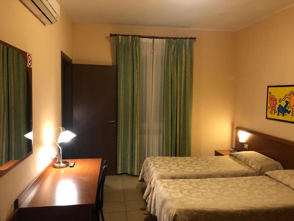 Hotel Paradiso Милано Екстериор снимка