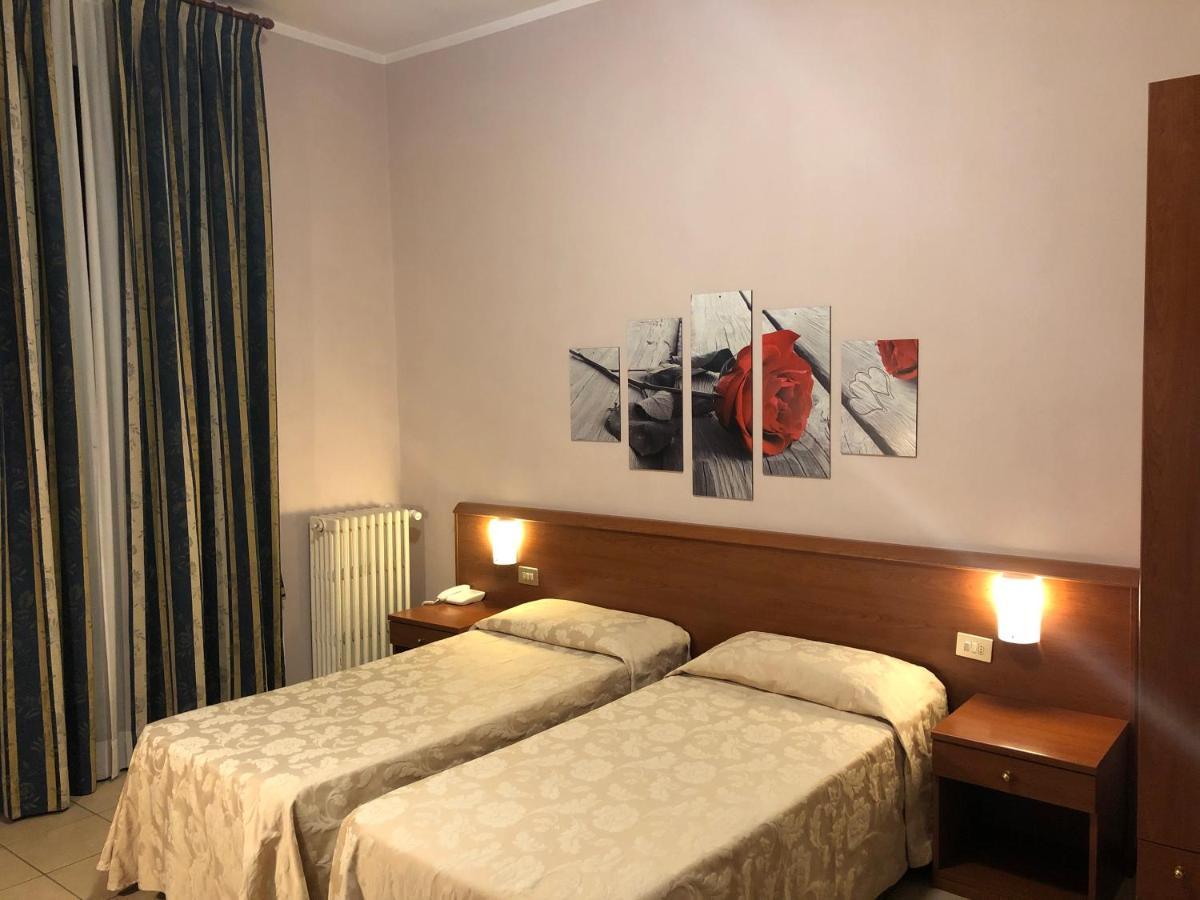 Hotel Paradiso Милано Екстериор снимка