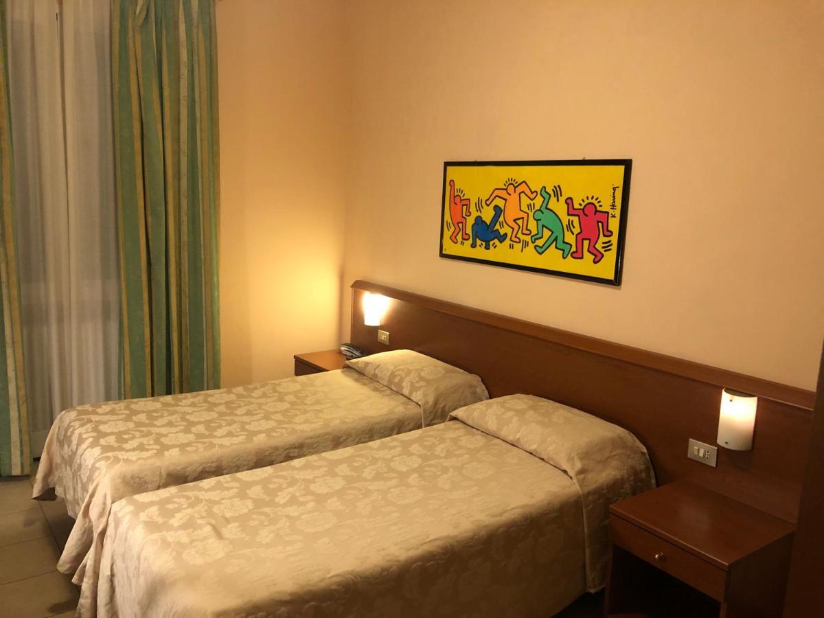 Hotel Paradiso Милано Екстериор снимка