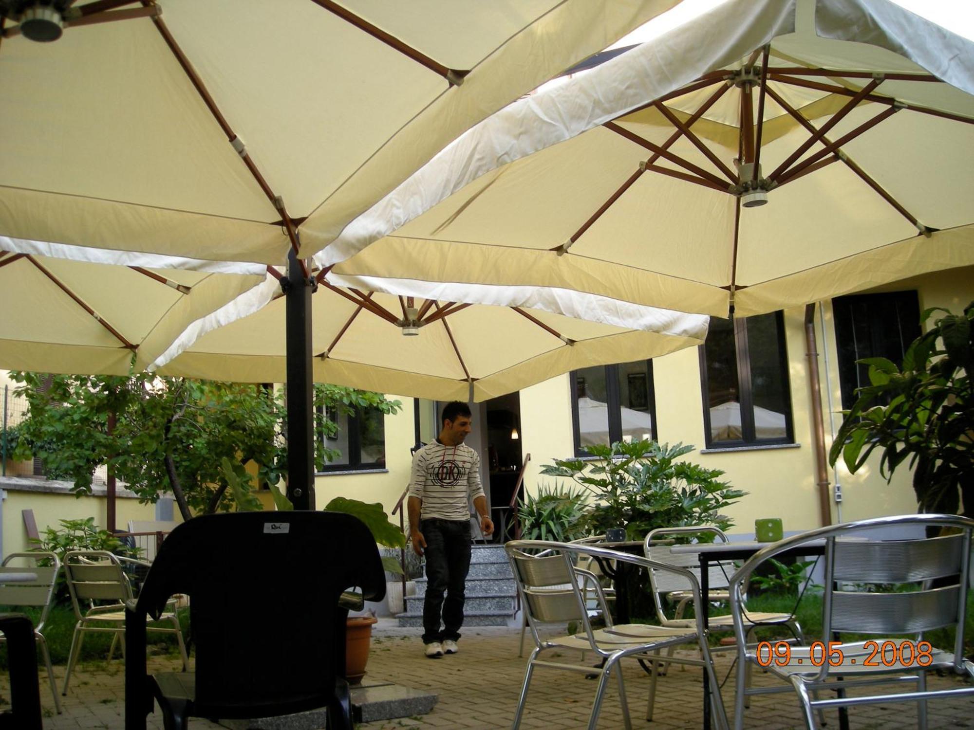 Hotel Paradiso Милано Екстериор снимка