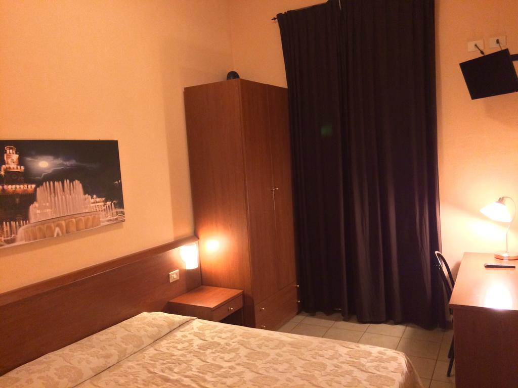 Hotel Paradiso Милано Екстериор снимка
