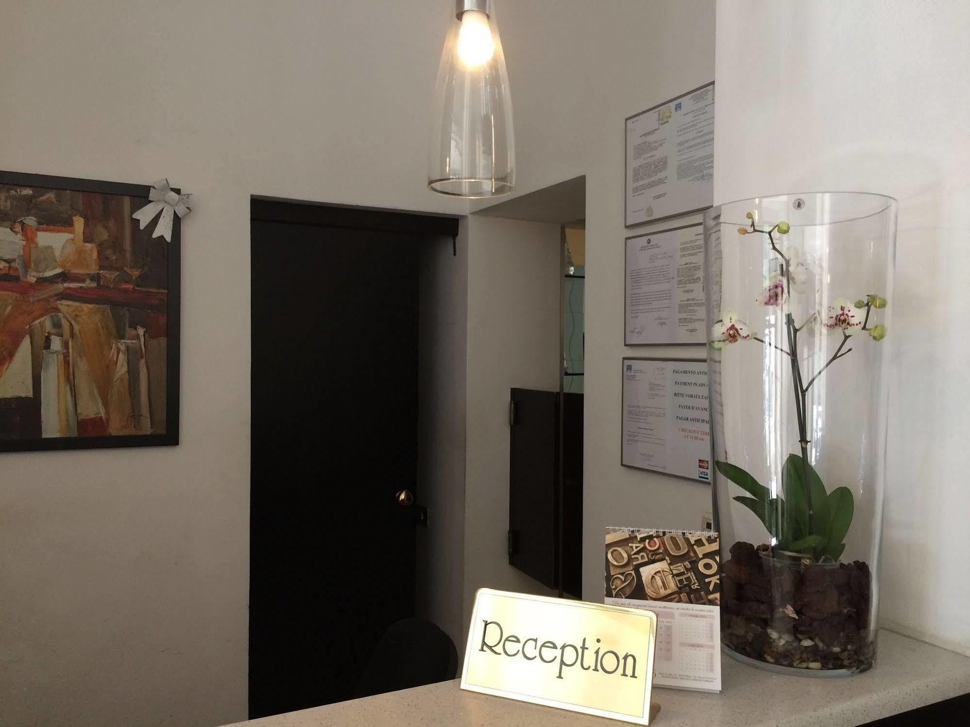 Hotel Paradiso Милано Екстериор снимка